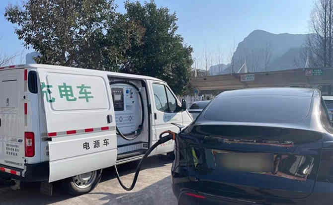 解放区汽车搭电
